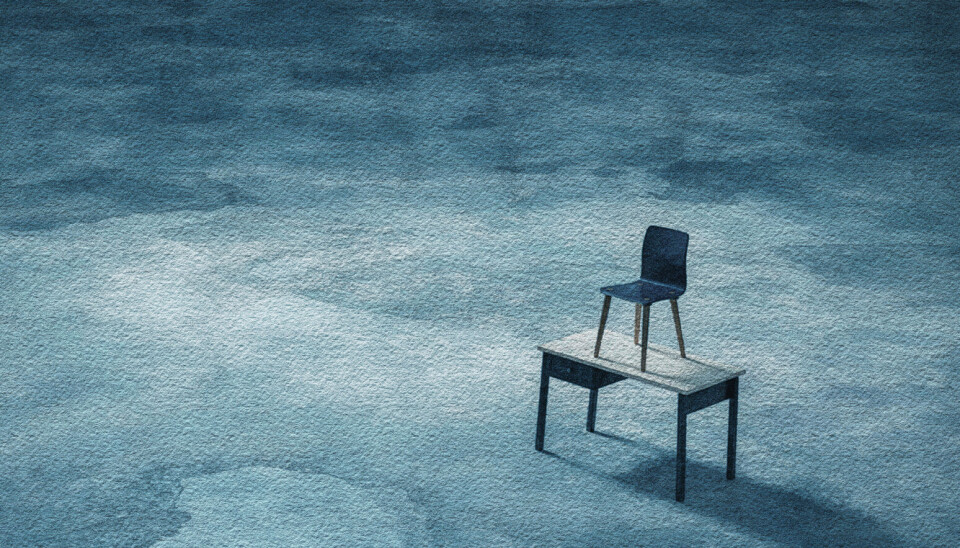 Forfallshistorie
2.0 Illustrasjo av en pult med en stol oppå i et tomt rom.